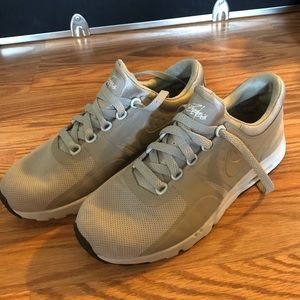 Nike Air Max Zero Women’s Size 8